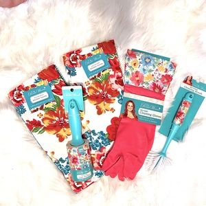 THE PIONNER WOMAN WHIMSY KITCHEN TOWEL SETS (2) PLUS 3 MORE MATCHING ITEMS.